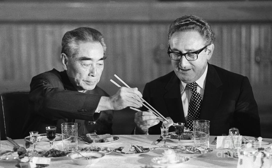 2. kissinger in china zhou.jpg